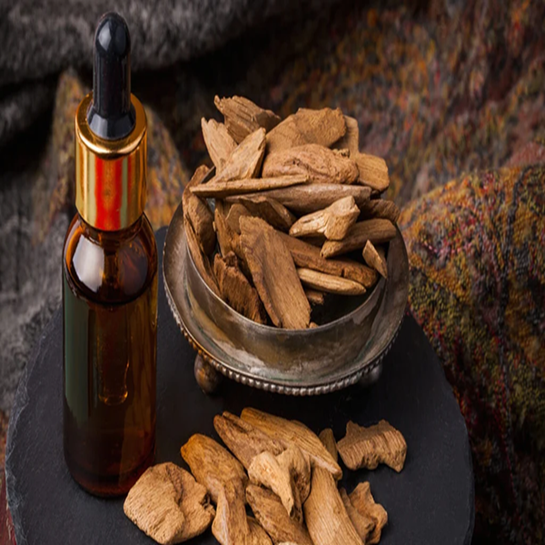 agarwood_essential_oil